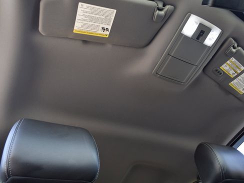 Used 2012 Ford F150 Lariat w/ Lariat Chrome Pkg image 39