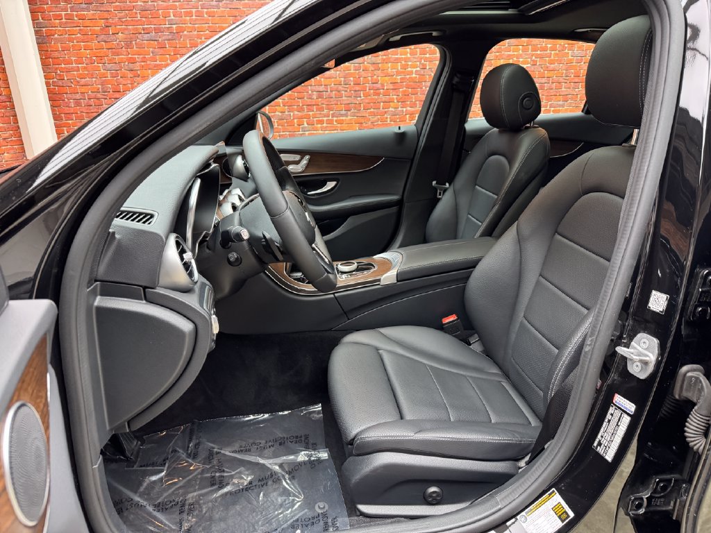 Used 2021 Mercedes-Benz C 300 4MATIC Sedan image 25