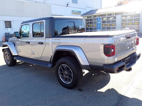 Used 2020 Jeep Gladiator Overland image 3