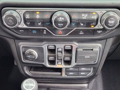 Certified 2023 Jeep Wrangler Unlimited Sahara w/ Cold Weather Group image 17