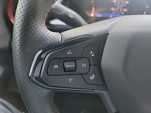 Used 2024 Chevrolet Trax RS w/ Sunroof Package FWD image 20