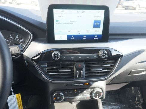 Used 2022 Ford Escape SE w/ Cold Weather Package image 11