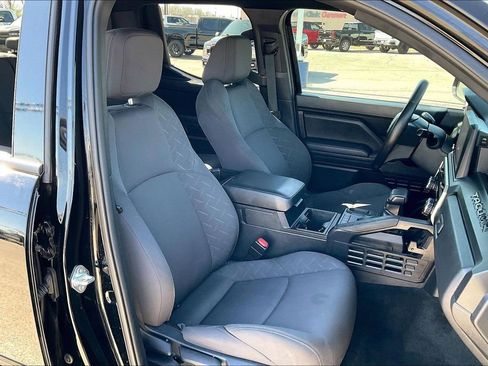 Used 2024 Toyota Tacoma SR image 7