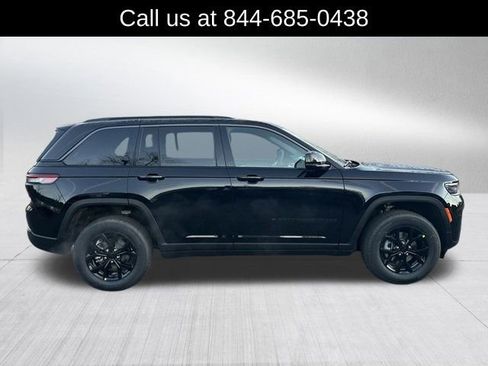 New 2026 Jeep Grand Cherokee Altitude image 4