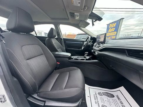 Used 2023 Nissan Altima 2.5 SV w/ SV Premium Package image 12