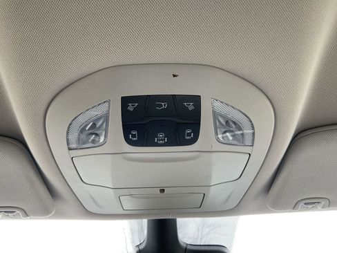 Used 2023 Chrysler Voyager LX image 49