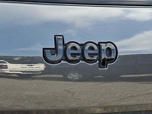 Used 2023 Jeep Grand Cherokee L Laredo AWD/4WD image 32