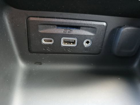 Used 2024 GMC Terrain SLT image 24