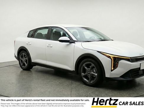 Used 2025 Kia K4 LXS image 1