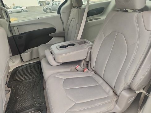 Used 2018 Chrysler Pacifica Touring Plus w/ Tire & Wheel Group image 9