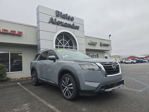 Used 2023 Nissan Pathfinder Platinum image 1