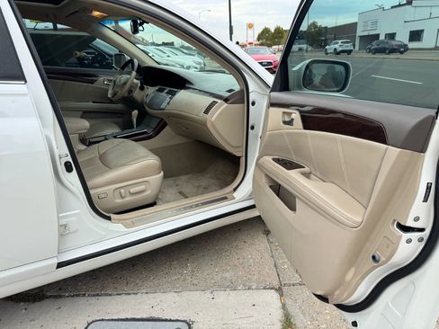 Used 2010 Toyota Avalon XL image 7