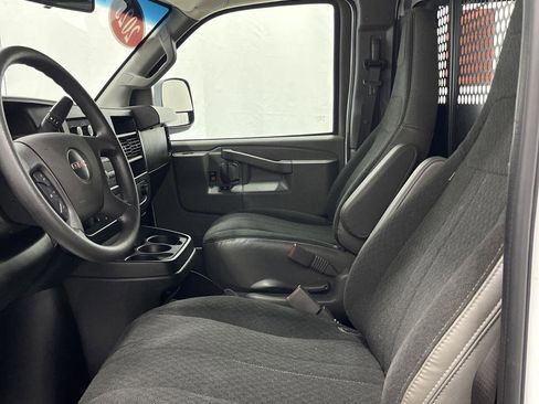 Used 2023 GMC Savana 2500 w/ Driver Convenience Package image 3
