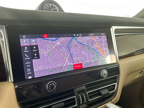 Certified 2022 Porsche Macan image 22