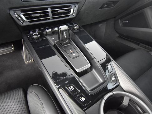 Certified 2024 Porsche 911 Carrera GTS RWD image 22