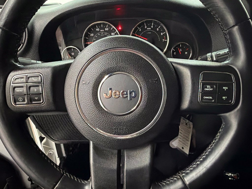 Used 2015 Jeep Wrangler Unlimited Sahara w/ Connectivity Group AWD/4WD image 16