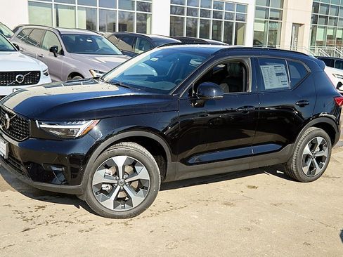 New 2026 Volvo XC40 B5 Plus w/ Climate Package image 3