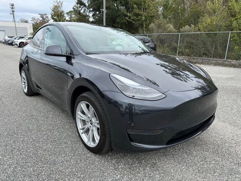 Used 2024 Tesla Model Y Long Range image 3