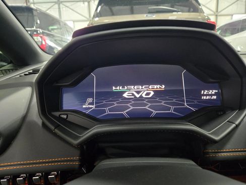 Used 2024 Lamborghini Huracan EVO image 18