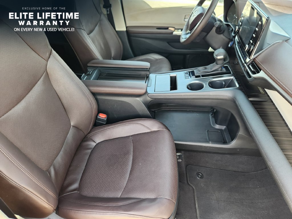 Used 2024 Toyota Sienna Platinum FWD image 12