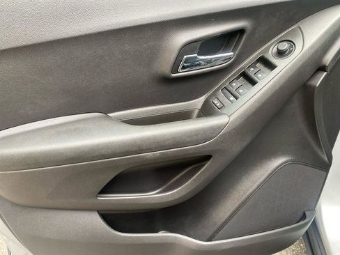 Used 2020 Chevrolet Trax LS image 24