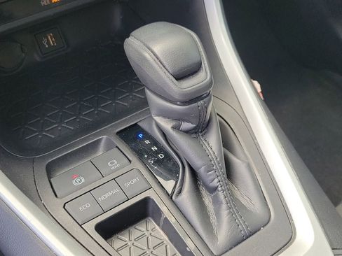 Used 2024 Toyota RAV4 XLE FWD image 27