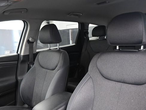 Used 2020 Hyundai Santa Fe SE image 23