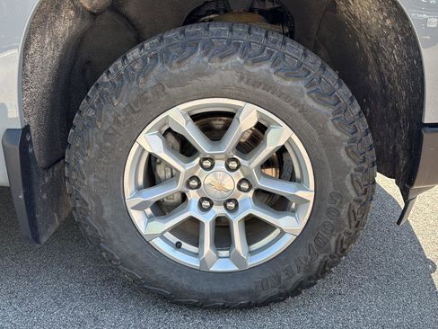 Used 2024 Chevrolet Silverado 1500 W/T w/ Z71 Off-Road Package AWD/4WD image 16