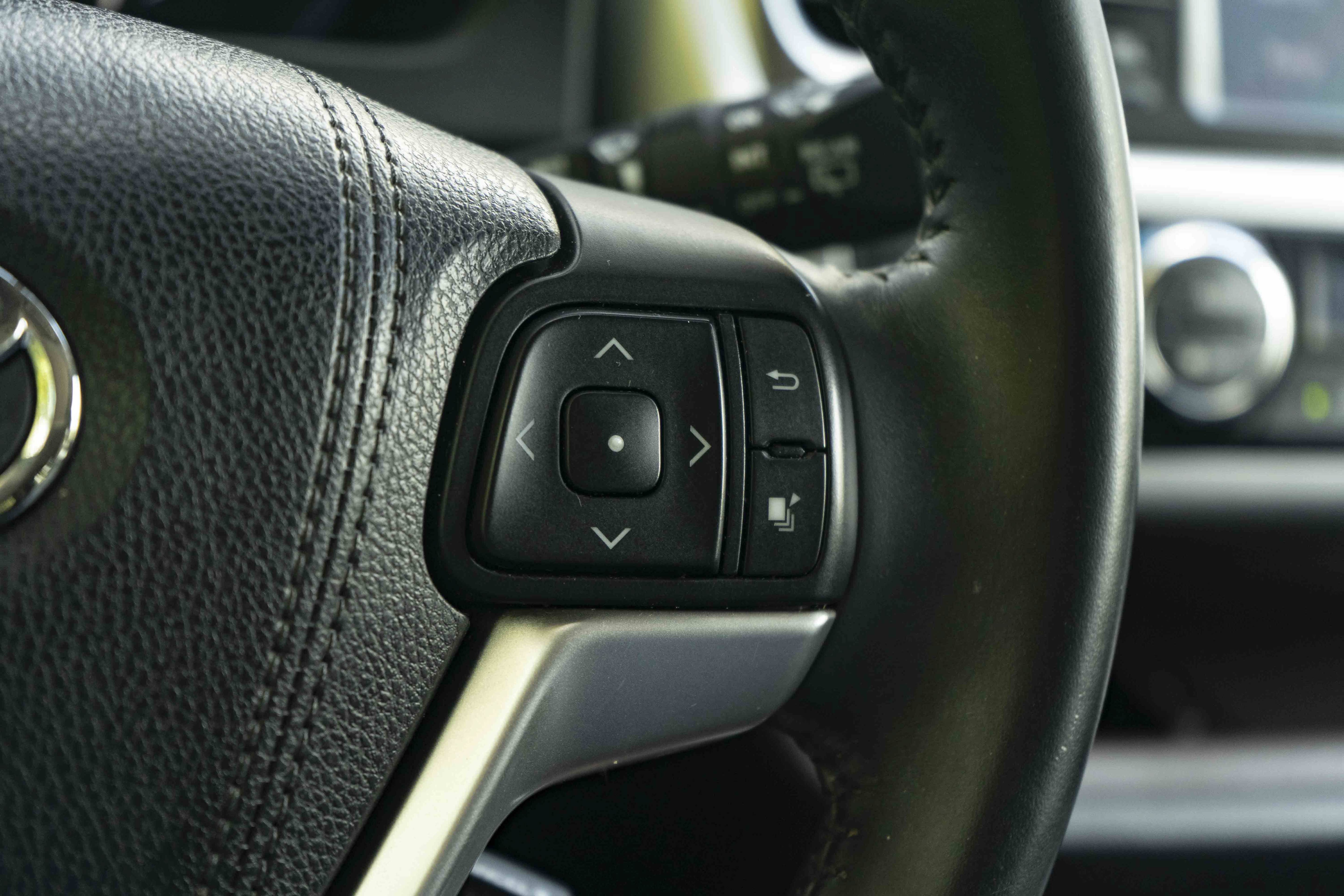 Used 2016 Toyota Highlander Limited FWD image 28