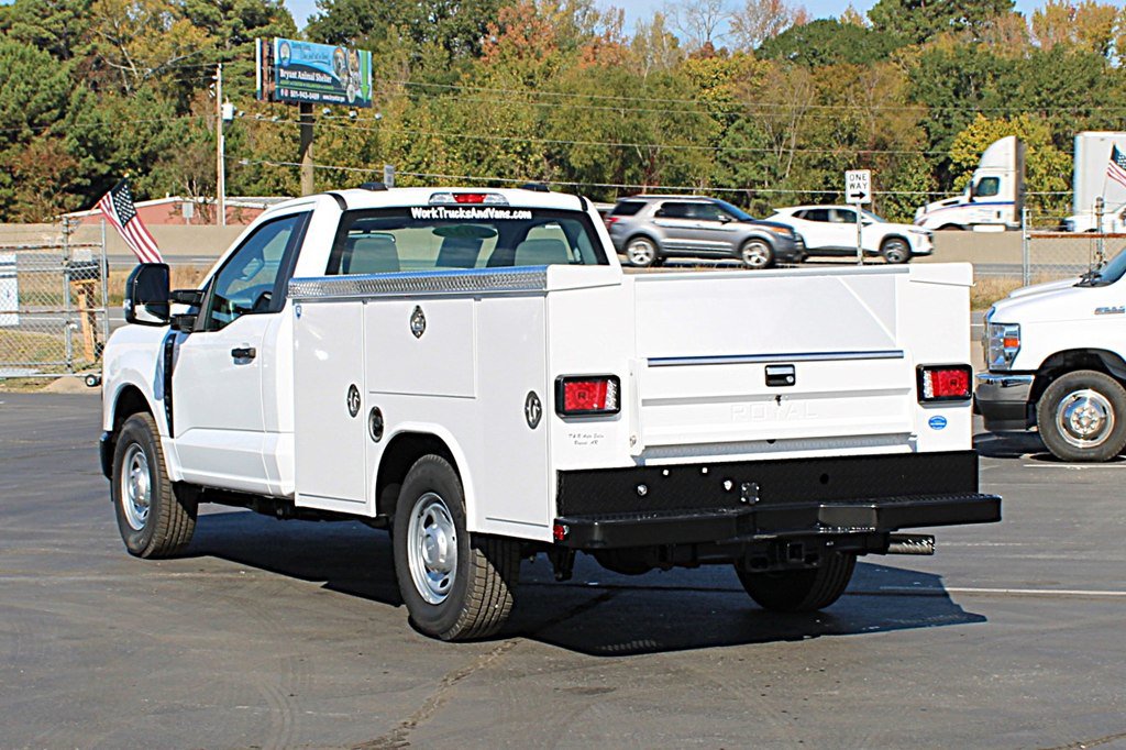 Used 2027 Ford F250 XL RWD image 5