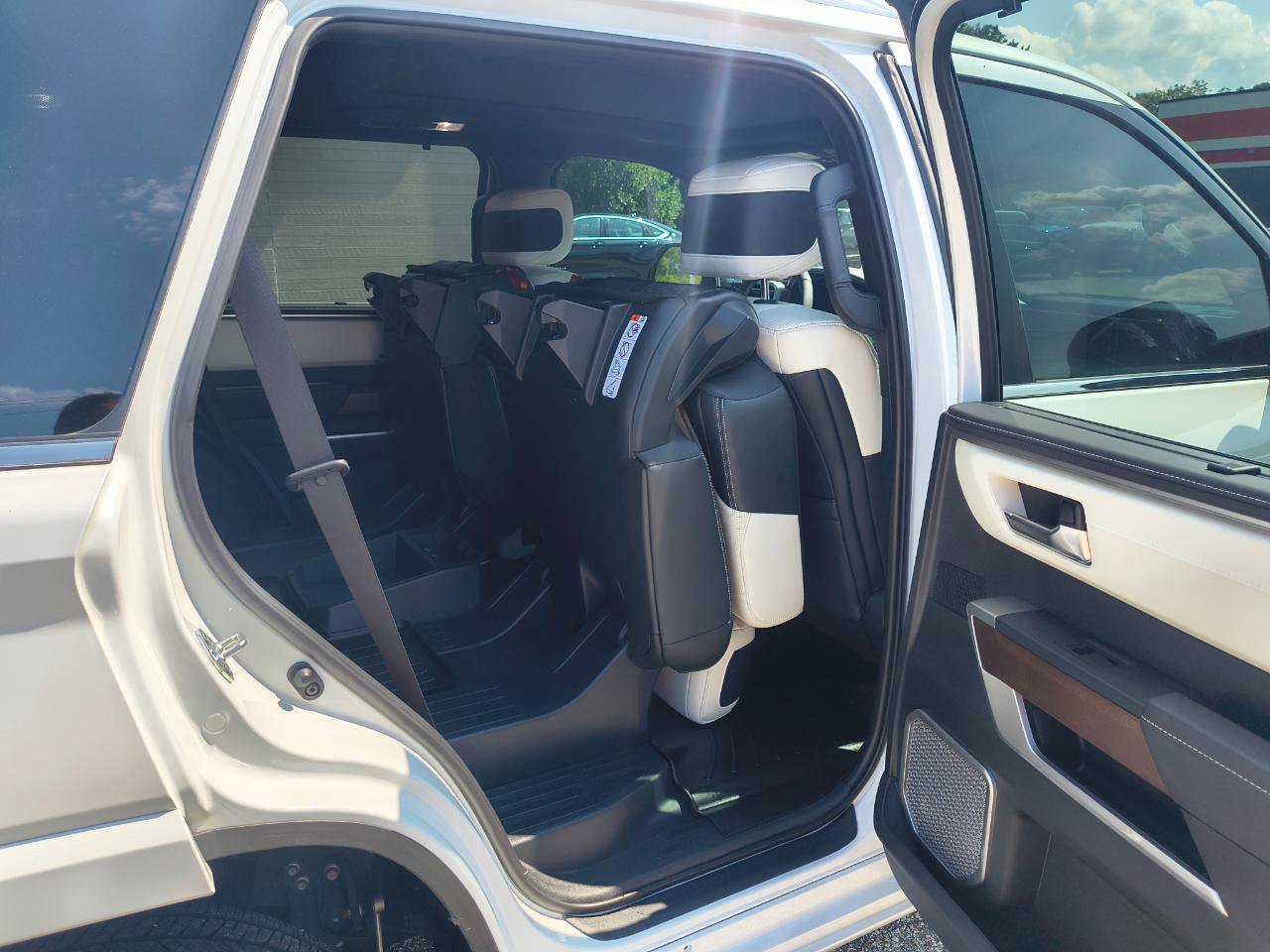Used 2025 Toyota Sequoia Capstone AWD/4WD image 10