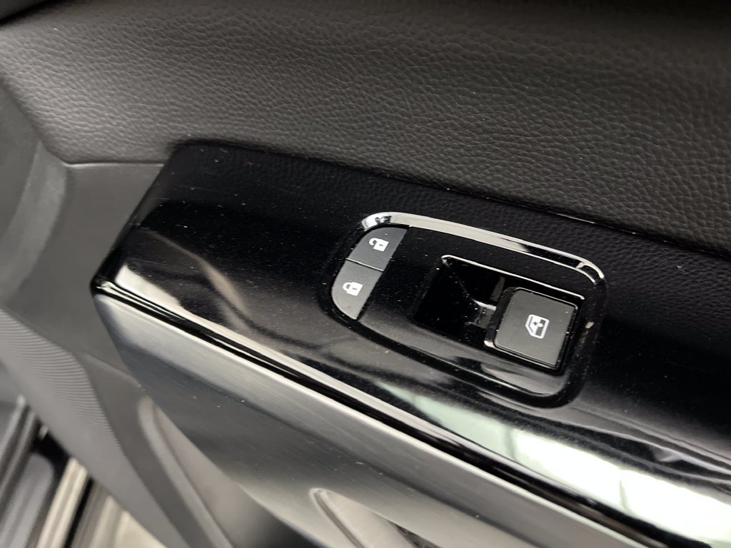 Used 2025 Nissan Pathfinder SL AWD/4WD image 31
