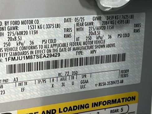 Used 2025 Ford Expedition Platinum image 32