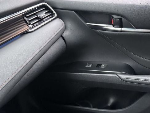 Used 2018 Toyota Camry XLE image 29