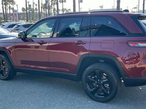 Used 2023 Jeep Grand Cherokee Altitude image 11