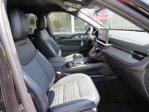 Used 2025 Ford Explorer ST-Line AWD/4WD image 34