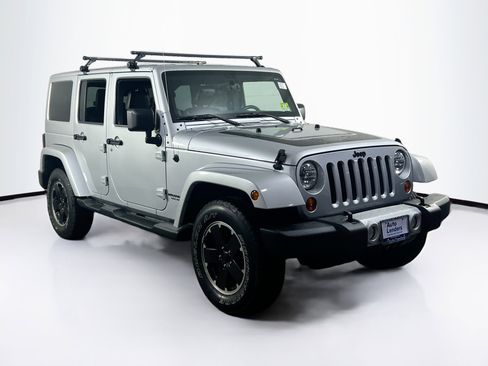 Used 2012 Jeep Wrangler Altitude image 3