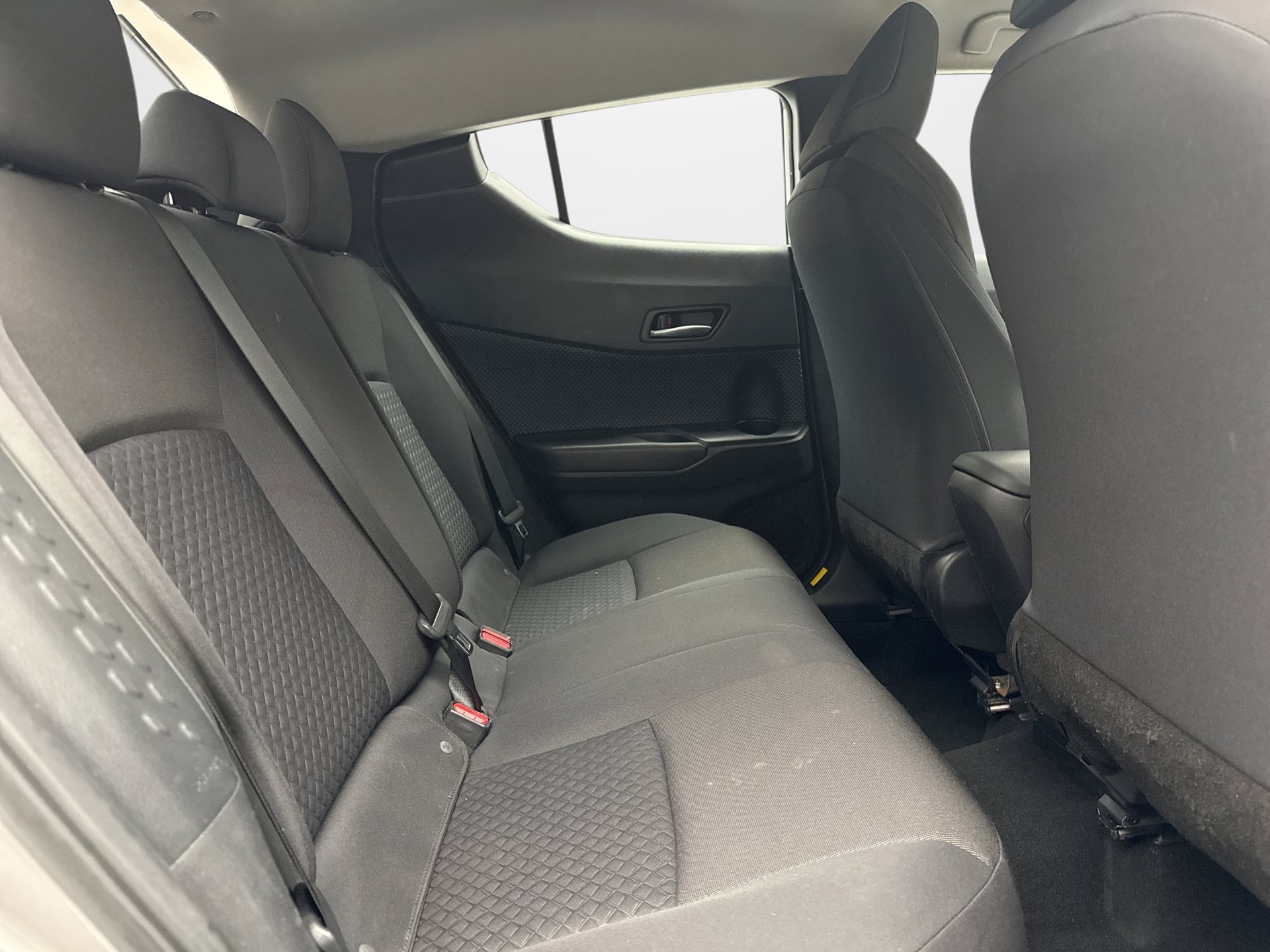 Used 2020 Toyota C-HR LE FWD image 17