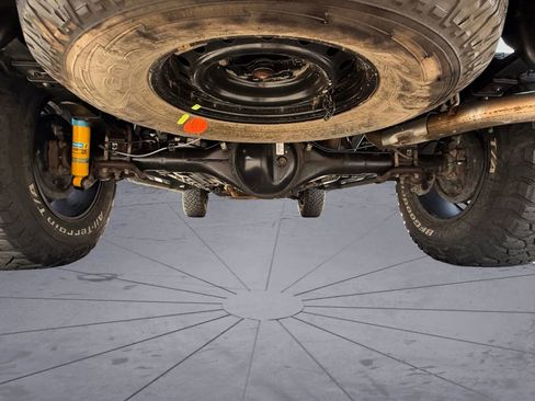 Used 2019 Toyota Tacoma TRD Off-Road AWD/4WD image 36