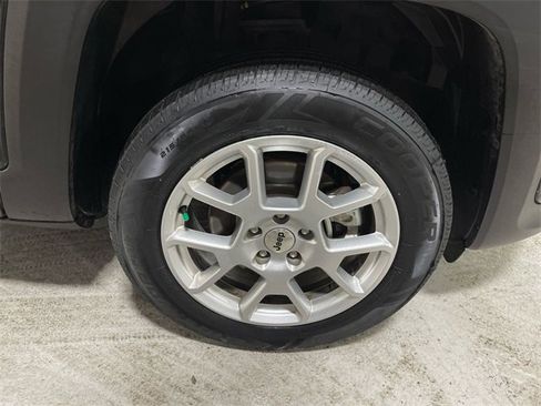 Certified 2023 Jeep Renegade Latitude image 10