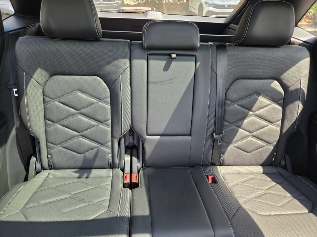 Certified 2026 Volkswagen Atlas Cross Sport SE FWD image 28