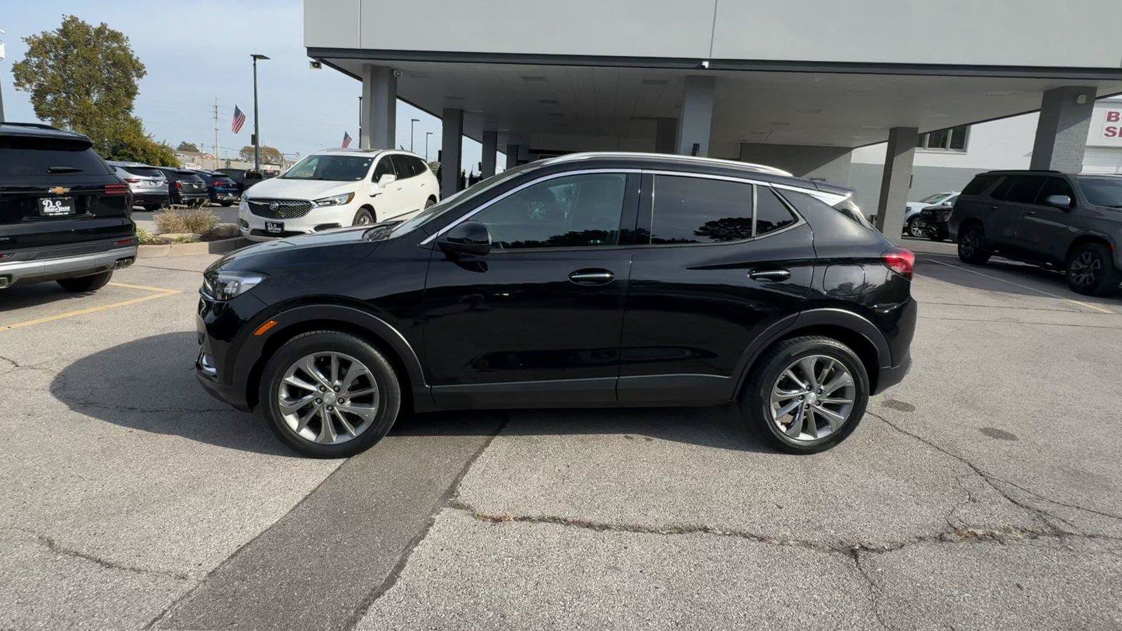 Used 2023 Buick Encore GX Essence w/ Experience Buick Package FWD image 6