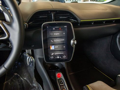 Used 2023 McLaren Artura image 16