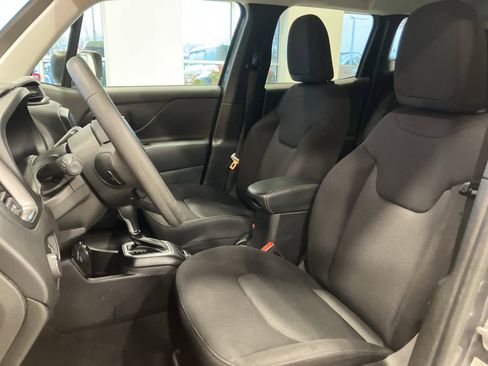 Used 2023 Jeep Renegade Latitude image 10
