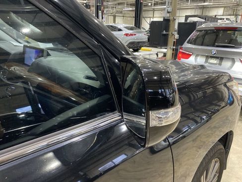 Used 2017 Lexus LX 570 4WD w/ Luxury Package image 20