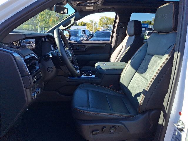 Used 2026 GMC Yukon AT4 AWD/4WD image 2