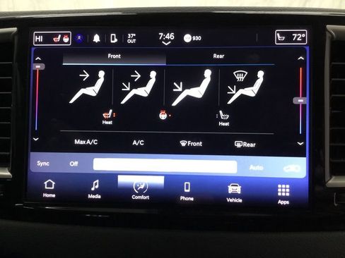 Used 2023 Chrysler Pacifica Touring-L image 32