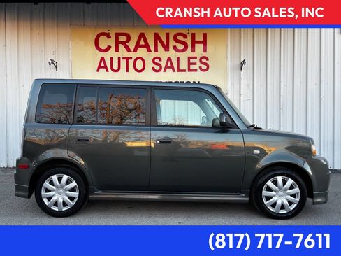 Used 2005 Scion xB image 1