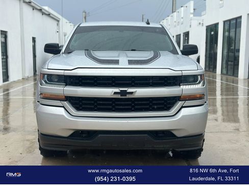 Used 2018 Chevrolet Silverado 1500 Custom w/ Custom Value Package image 2
