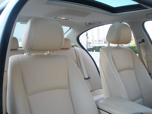 Used 2014 BMW 528i Sedan image 33